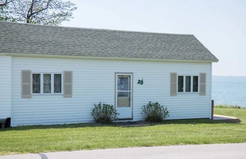 Kelleys Island House | Home on the shore. 2 person Studio amazing view