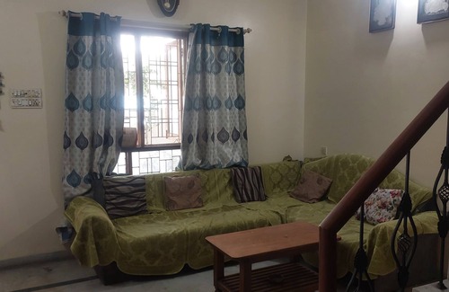 Indore House | Home Stay with Sanjeev: 2-bedroom house in enchanting Indore with AC, WiFi