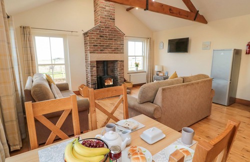 South Charlton Cottage | HOME STEAD COTTAGE, pet friendly, with pool in Embleton