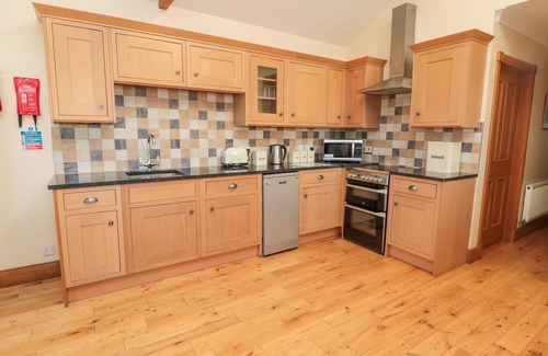 South Charlton Cottage | HOME STEAD COTTAGE, pet friendly, with pool in Embleton