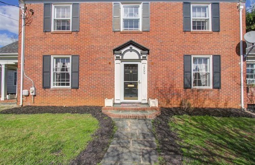 Lynchburg House | Home Sweet Home #1 near Liberty University and Lynchburg Hospital