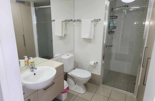 Townsville Apartment | Home To Holiday at Kensington Apartment