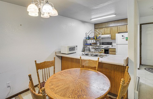 Abbott Loop House | Home w/Patio + Yard, 5 Mi to Downtown Anchorage!