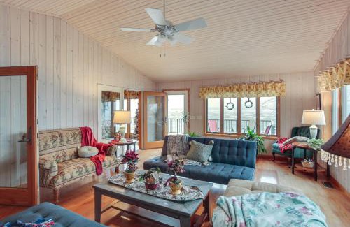 Howard Lake House | Home with Hot Tub and Dock on Howard Lake!