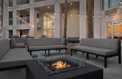 South Scottsdale Resort | Home2 Suites by Hilton Scottsdale Old Town