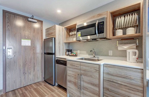 Steeles Industrial Hotel | Home2 Suites by Hilton Toronto Brampton