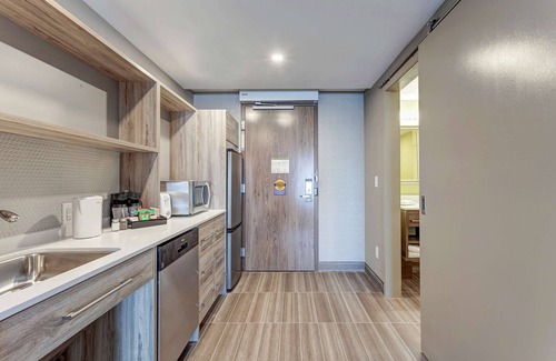 Steeles Industrial Hotel | Home2 Suites by Hilton Toronto Brampton
