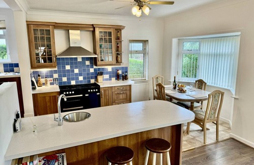 Barnstaple House | Homely 4 bed in Barnstaple