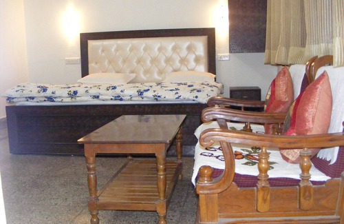 Amer Fort Road Hotel | Homely comfortable Hotel Vacation for large and small groups/families