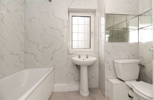 Kidbrooke with Hornfair House | Homely Family-Friendly 5 Bed Greenwich | Fast WiFi | Free Parking | Large Garden