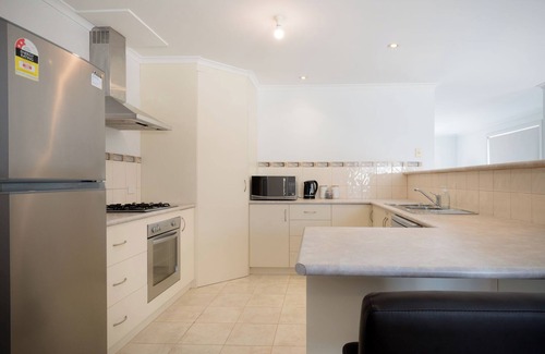 Prospect Vale House | Homely Suburban Delight with Parking & Wi-Fi