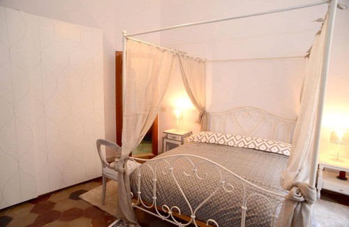 Pozzuoli Apartment | Homerez - 150 m away from the beach! Nice appartement for 4 ppl. with jacuzzi