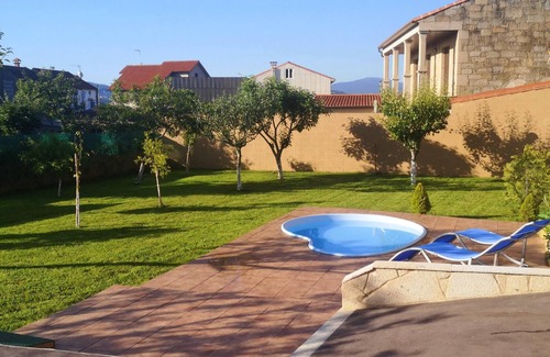 Boiro House | Homerez - 53 m away from the beach! House for 8 ppl. with garden at Esteiro
