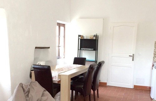 Montauriol Apartment | Homerez - Amazing appartement for 3 ppl. with shared pool at Montauriol