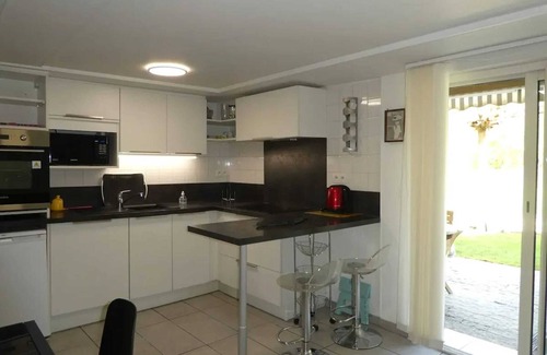 Latresne Apartment | Homerez - Apt. in Latresne with Jacuzzi