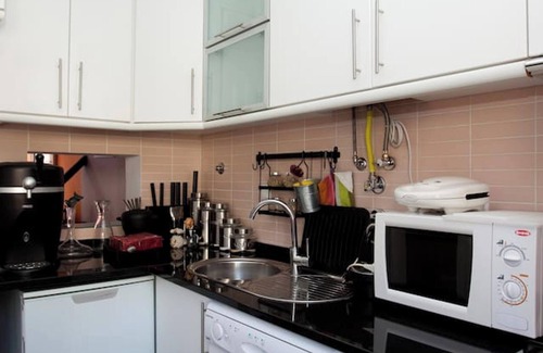 Santos Apartment | Homerez - Apt in Lisbon, city center