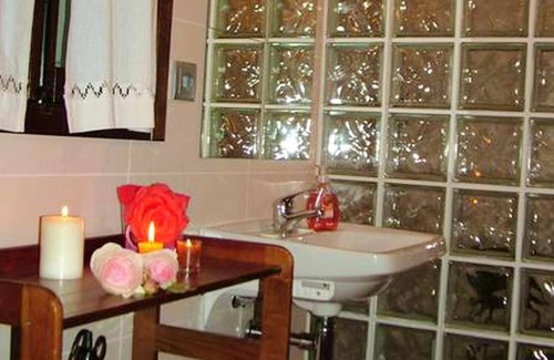 Salsas House | Homerez - Beautiful house for 3 ppl. with garden at Parada