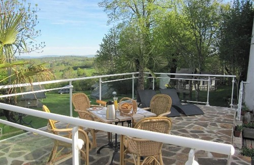 Banes House | Homerez - Bungalow in Argences-en-Aubrac with Pool