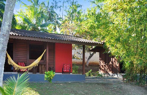 Barra do Jacuipe Ski Chalet | Homerez - Chalet in the mountains 2 km from the beach with shared pool and garden