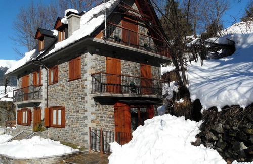 Vielha e Mijaran Ski Chalet | Homerez - Charming Chalet in Viella with Mountain View