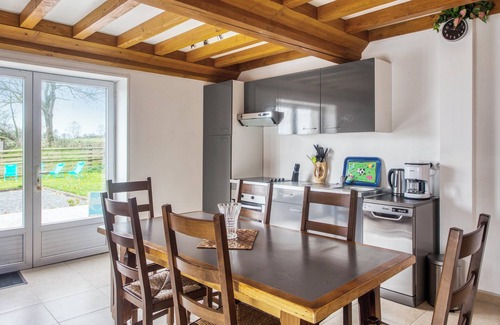La Chapelle sur Vire House | Homerez - Charming House in Saint-Marcouf with Garden
