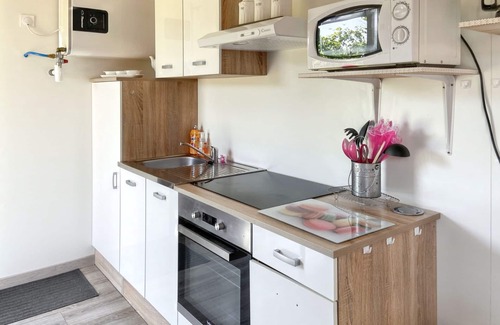 La Bouillie House | Homerez - Charming House in La Bouillie, garden, 25 m²
