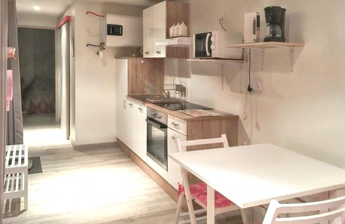 La Bouillie House | Homerez - Charming House in La Bouillie, garden, 25 m²