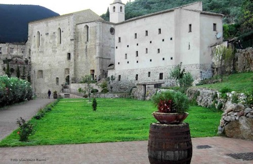 Fondi Villa | Homerez - Charming villa in Fondi with fireplace
