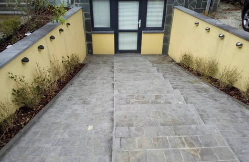 Waterloo Apartment | Homerez - Comfortable Apartment in Waterloo with Jacuzzi - 78m²