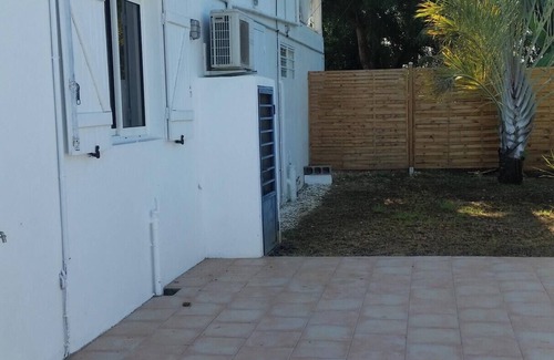 Petit-Canal Apartment | Homerez - Comfortable apartment with terrace in Petit-Canal - 50 m²