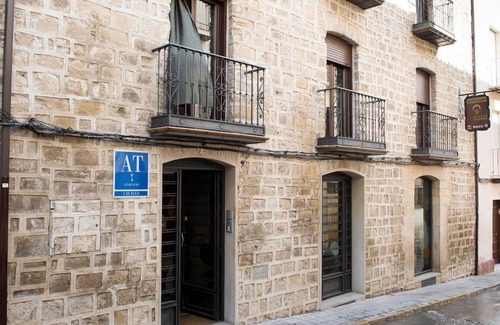 Ubeda Apartment | Homerez - Contemporary Flat in Úbeda /80 m² /Fast Internet.