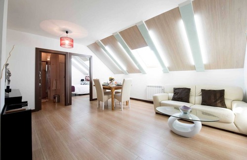 Ubeda Apartment | Homerez - Contemporary Flat in Úbeda /80 m² /Fast Internet.