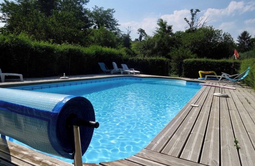Blaignac Apartment | Homerez - Cosy Apartment in Blaignac with Shared Pool - 55 m²