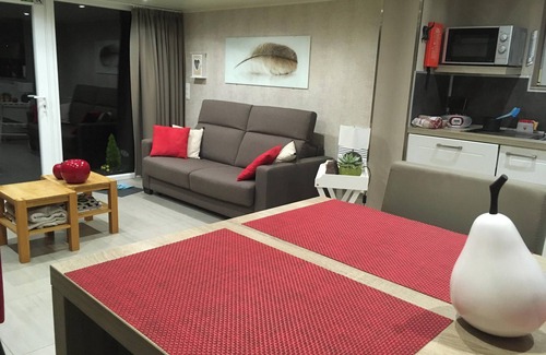 Herve Apartment | Homerez - Cosy Apartment in Herve with Garden and Terrace - 50m²