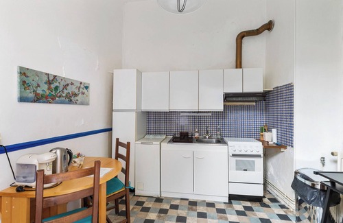 Sens Apartment | Homerez - Cosy flat in Sens, near the garden