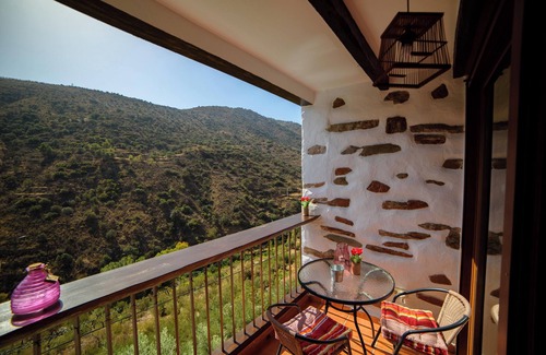 Laroya House | Homerez - Cozy Chalet with Pool in Laroya