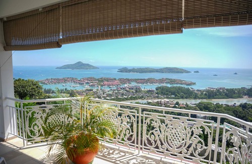 Zig Zag Ward Apartment | Homerez - Elegant apartment in Les Mamelles