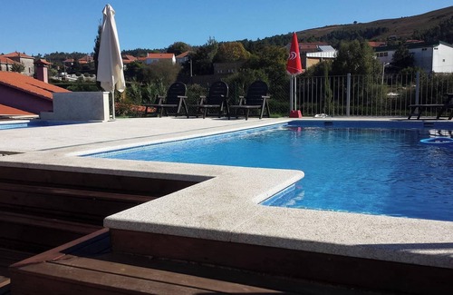 A Lama House | Homerez - Elegant House in Pontevedra + Private Pool