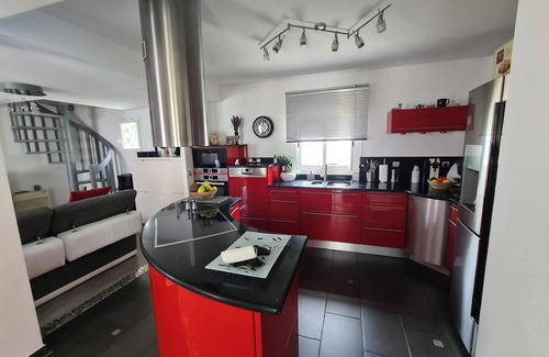 Ollioules Villa | Homerez - Elegant Villa in Ollioules + Private Pool