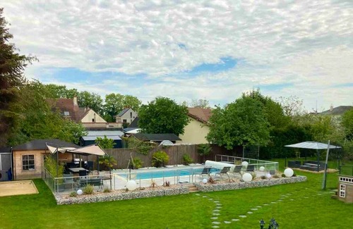 Saint-Brice-sous-Foret Villa | Homerez - Big villa for 12 ppl. with swimming-pool at Saint-Brice-sous-Forêt