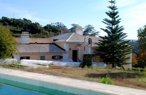 Alenquer House | Homerez - House for 18 ppl. with shared pool, garden and terrace at Lisboa