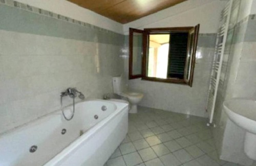 Gallicano House | Homerez - House for 8 ppl. with swimming-pool, sauna and garden at Gallicano