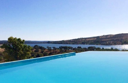 Montargil House | Homerez - Nice property for 2 ppl. with shared pool at Montargil