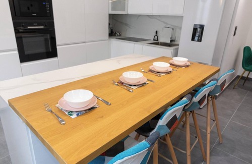 Grand Clement Apartment | Homerez - Spacious apt in Villeurbanne