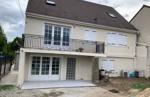 Pierrelaye Apartment | Homerez - Spacious apartment in Pierrelaye with garden view