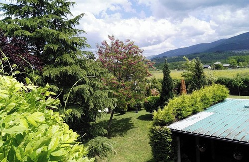 Almazcara House | Homerez - Spacious house with pool and garden in Congosto