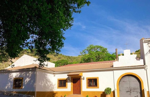 Huelma House | Homerez - Spacious house for 8 ppl. with terrace at Huelma