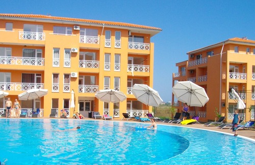 Tankovo Apartment | Homerez - Studio 3 km away from the beach for 2 ppl. with shared pool at Tankovo
