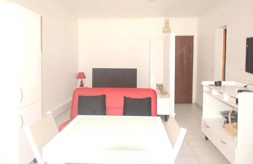 L'Autre-Bord Apartment | Homerez - Studio for 2 ppl. with sea view, garden and terrace at Le Moule