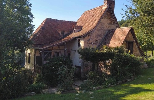 Bannes Villa | Homerez - Villa with Pool and View in Bannes